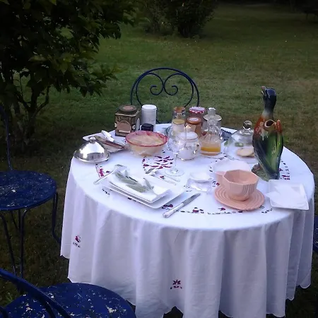 Les Hotes Des Guillemets 3*