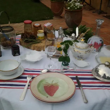 Bed and Breakfast Les Hotes Des Guillemets Laglorieuse