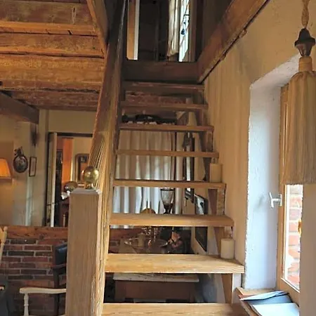 Les Hotes Des Guillemets