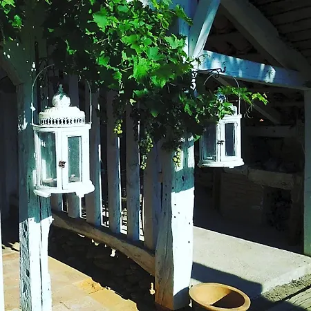 Les Hotes Des Guillemets Laglorieuse