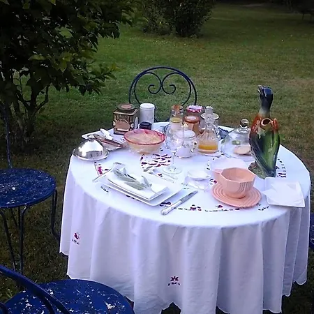 Couette-café Les Hotes Des Guillemets