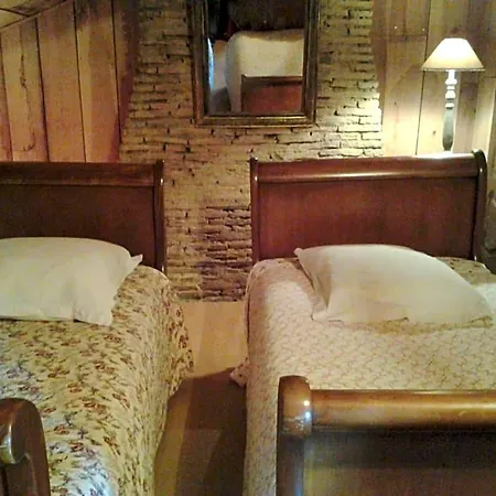 Les Hotes Des Guillemets