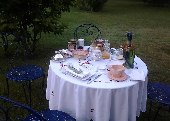 Les Hotes Des Guillemets 3*