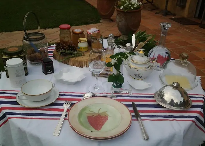 Bed & Breakfast Les Hotes Des Guillemets Laglorieuse