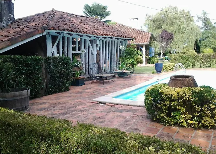 Bed & Breakfast Les Hotes Des Guillemets Laglorieuse