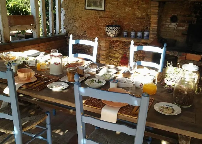 Les Hotes Des Guillemets Bed & Breakfast Laglorieuse