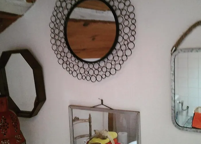 Les Hotes Des Guillemets