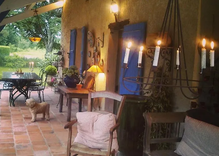 Les Hotes Des Guillemets Laglorieuse