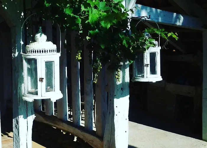 Les Hotes Des Guillemets 3*