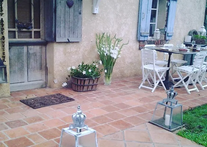 Les Hotes Des Guillemets Bed & Breakfast 3*