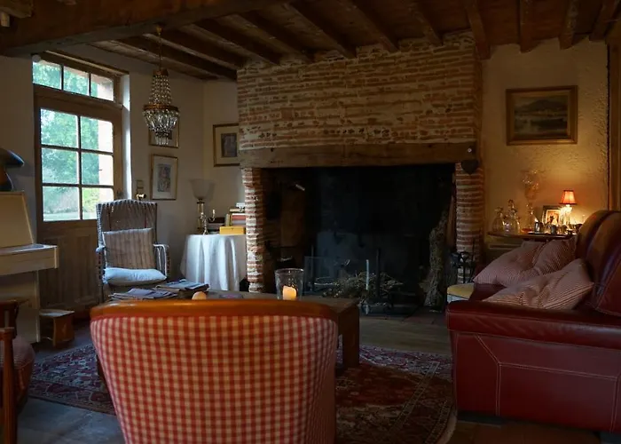 Les Hotes Des Guillemets 3*